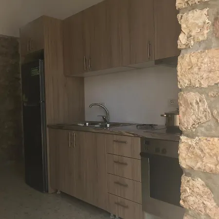Hill Apartaments Qeparo