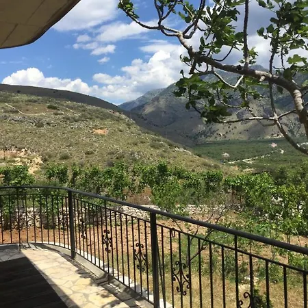 Aparthotel Hill Apartaments Qeparo